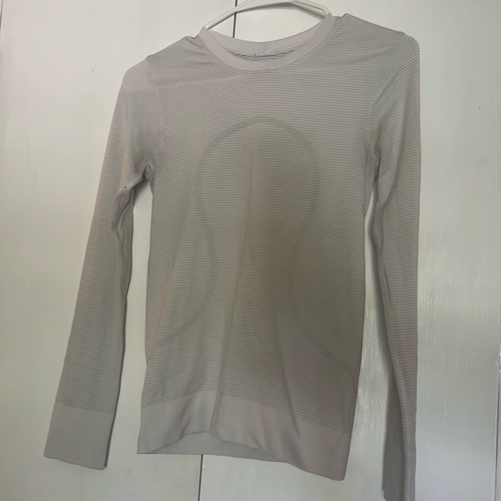 Lululemon white logn sleeve switly